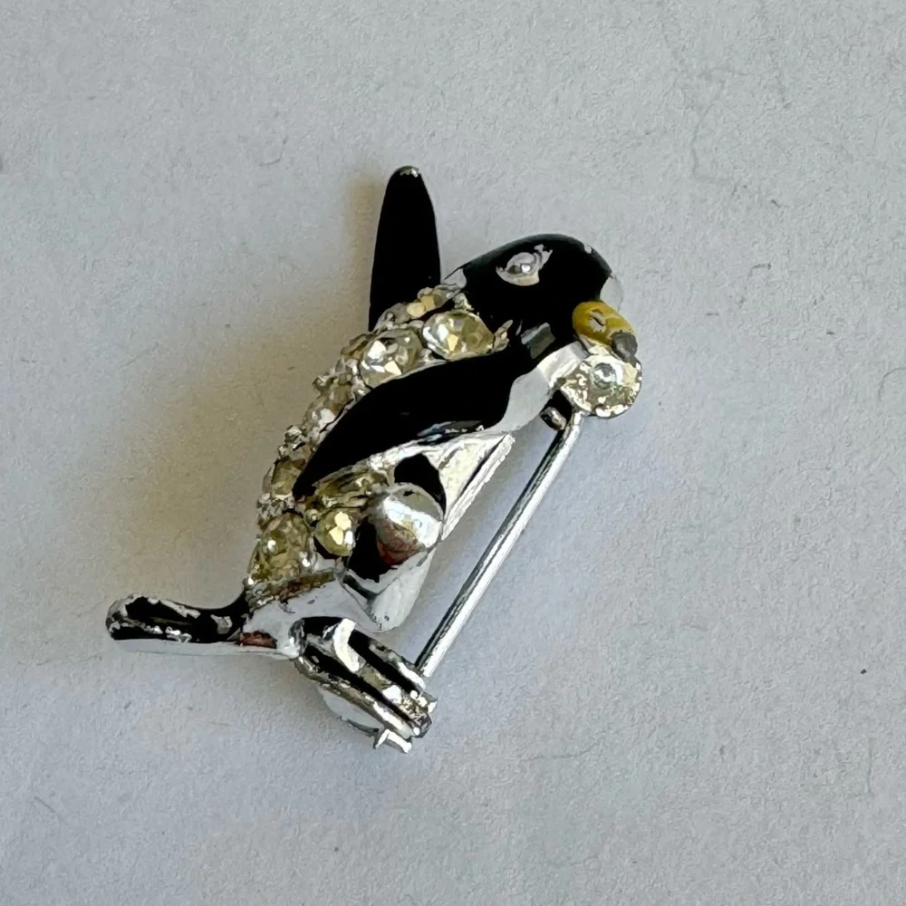 Vintage Penguin Brooch Tiny Rhinestone Pin‎ Silver Tone